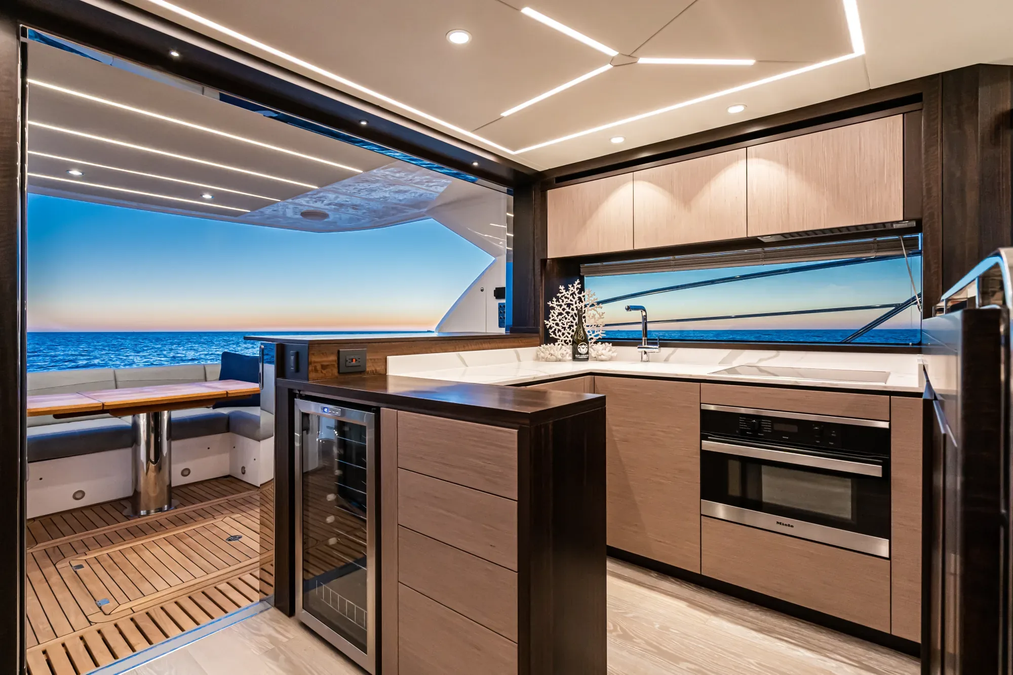 Sunseeker Manhattan 55 — photo 2 of 30