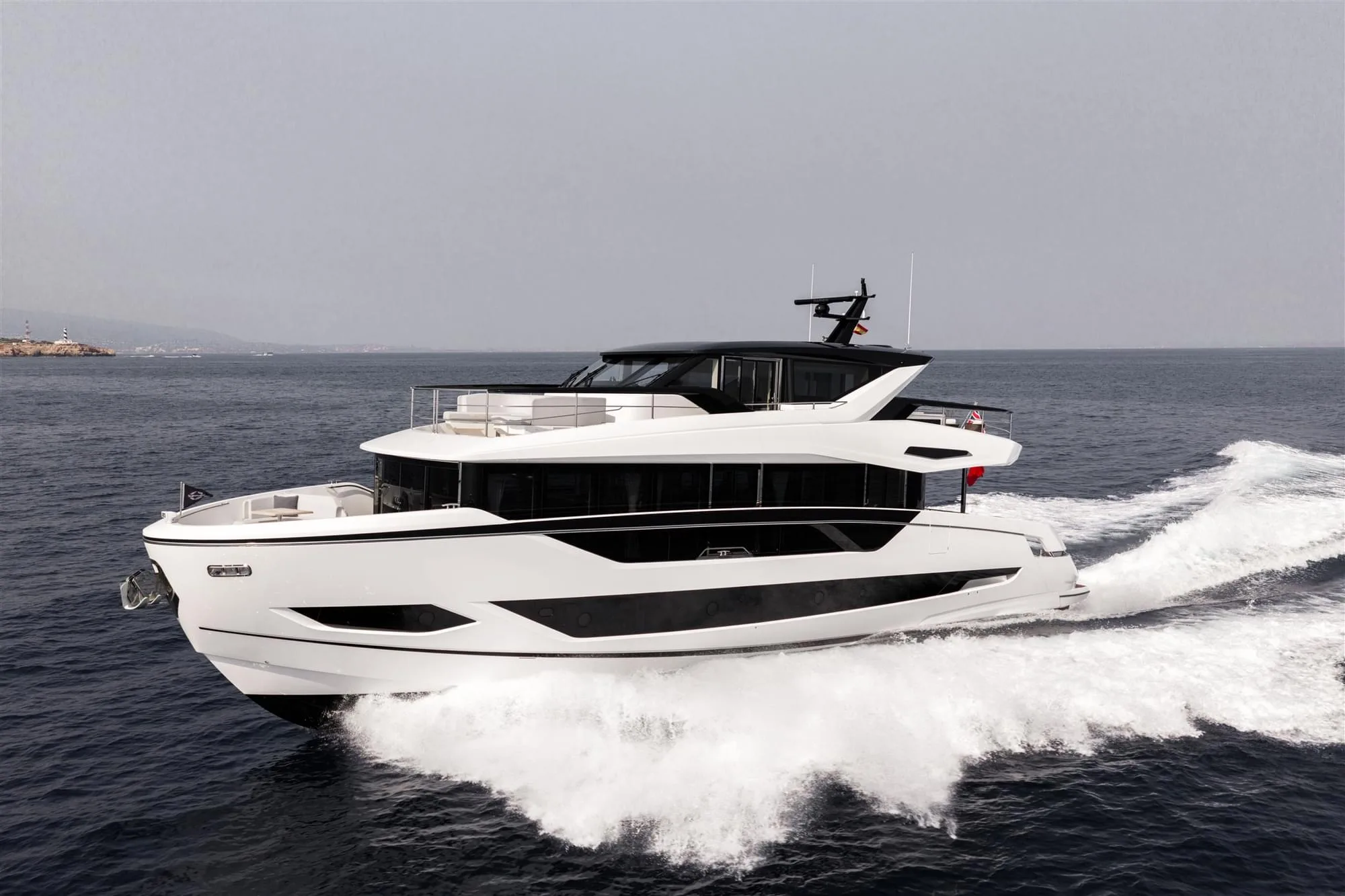 Sunseeker 82 Ocean Enclosed
