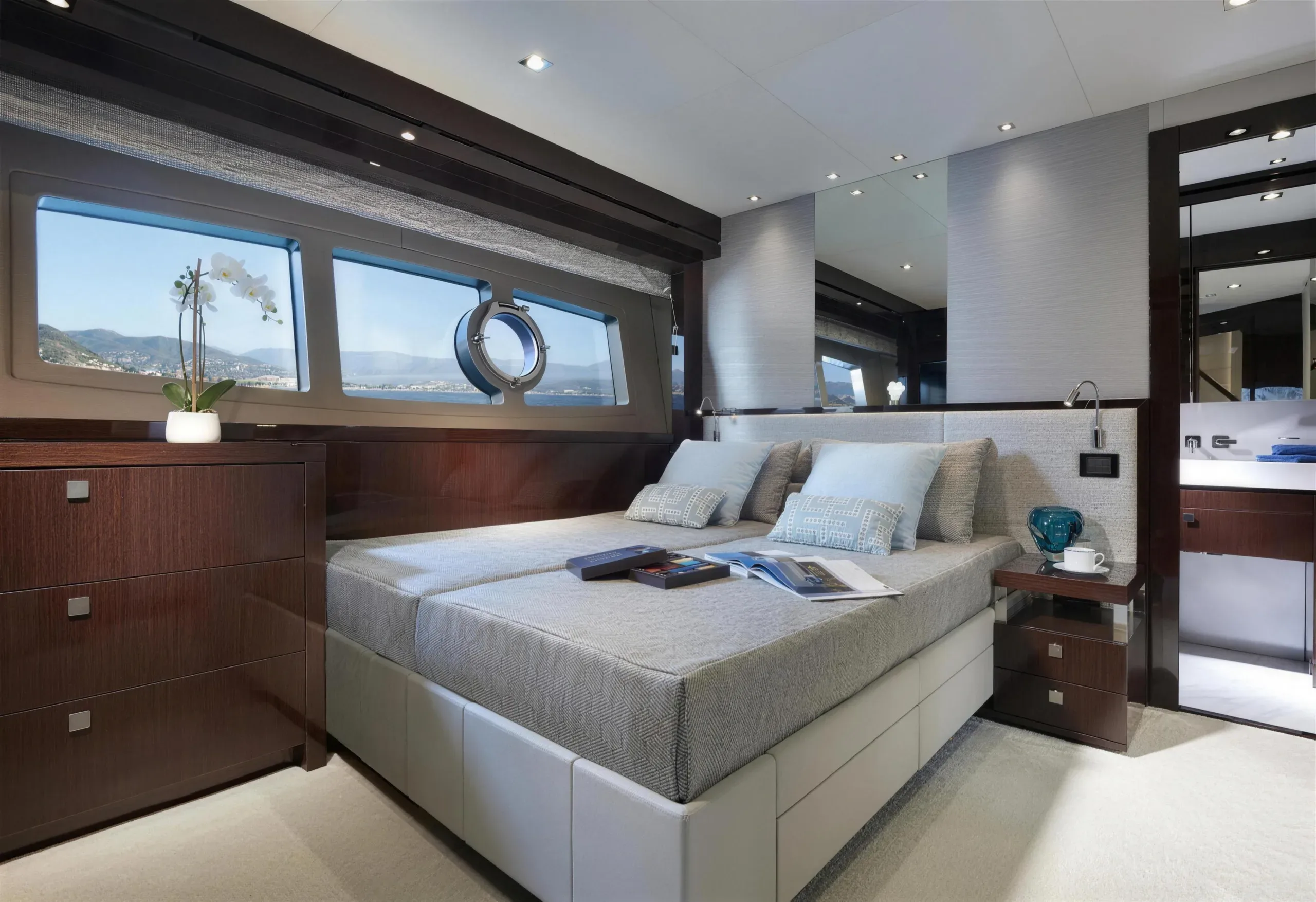 Sunseeker 95 Yacht — photo 3 of 30