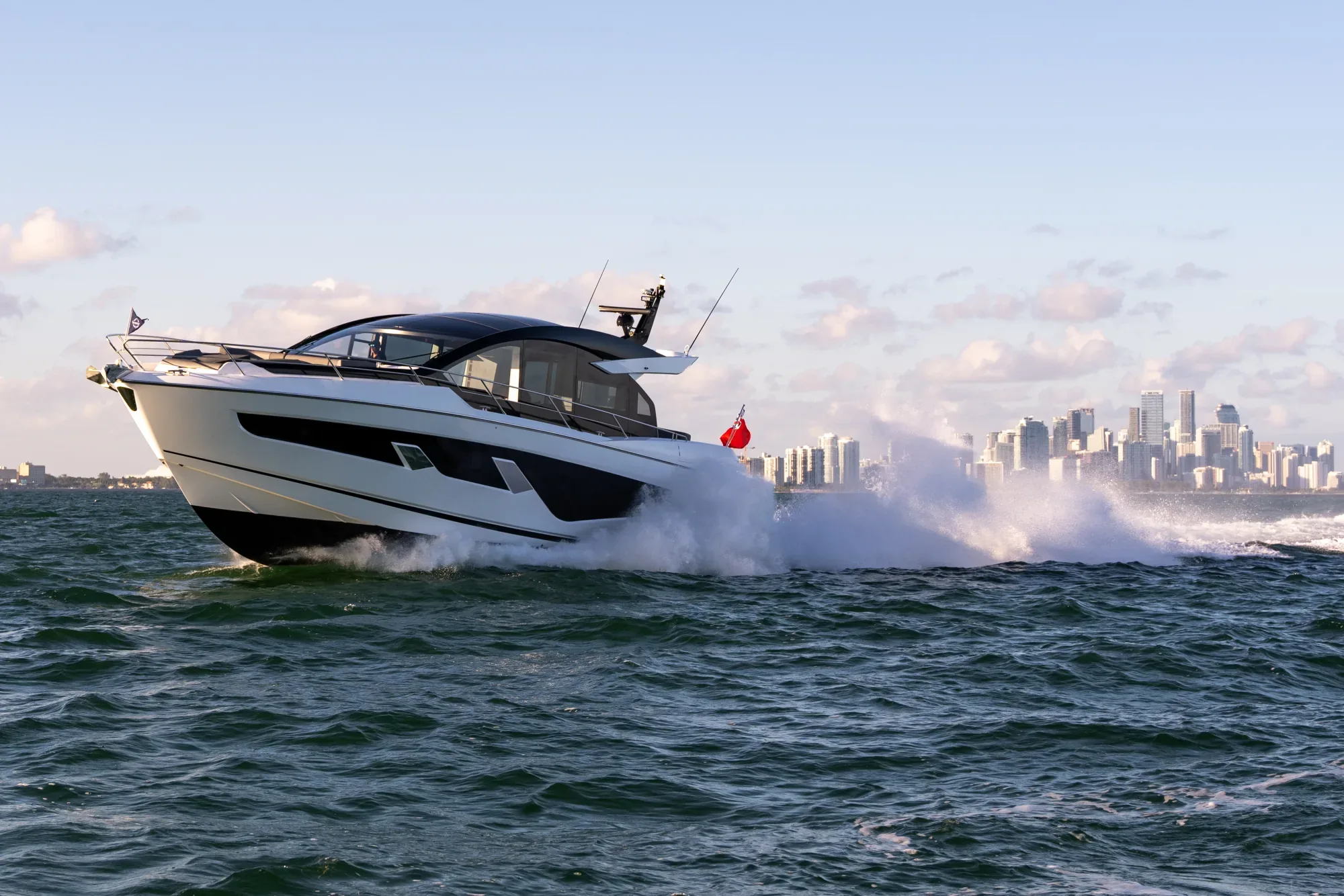 Sunseeker Predator 65 — photo 2 of 30