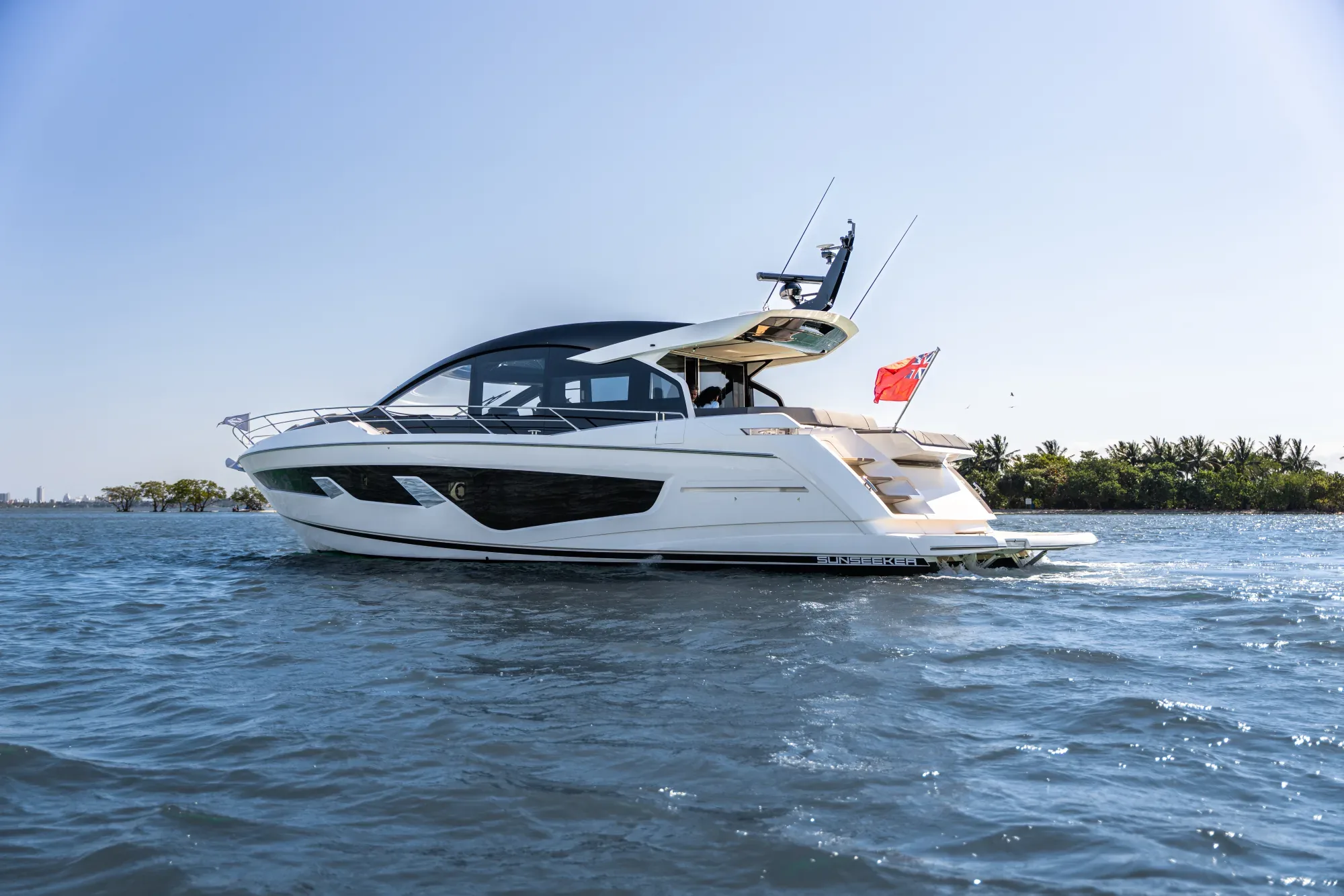 Sunseeker Predator 65 — photo 3 of 30